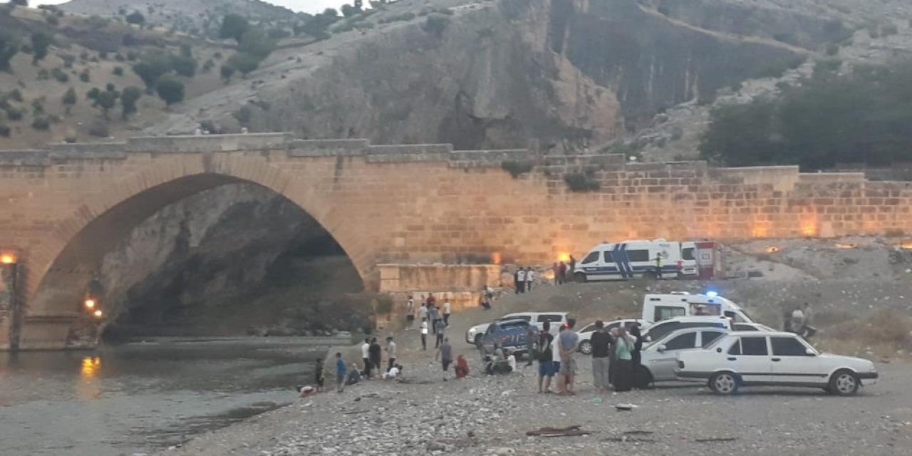 Serinlemek için suya giren genç boğuldu