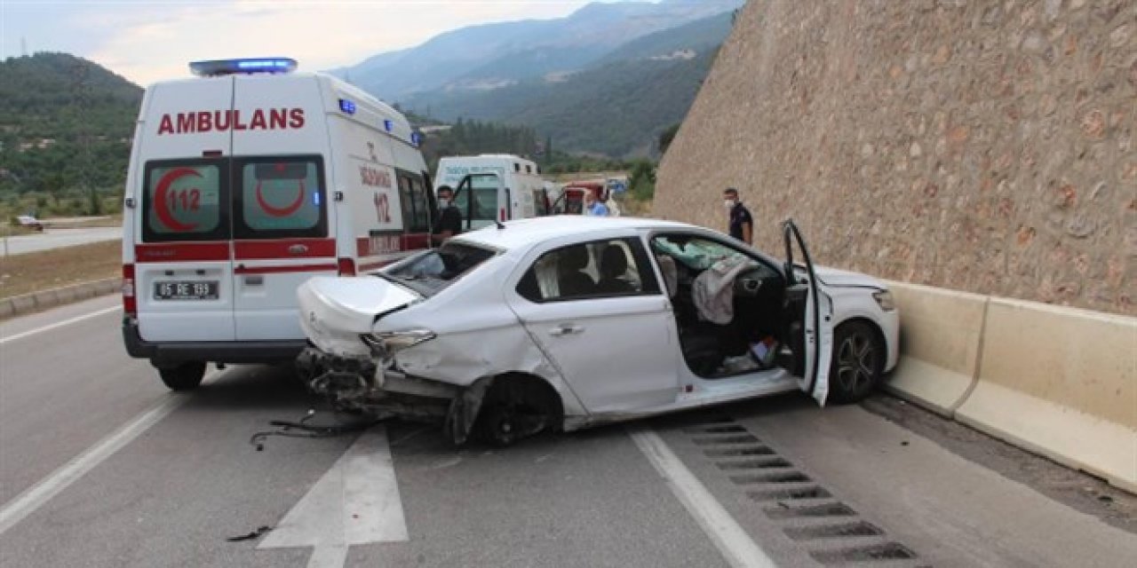 Trafik kazasında 3 kişi yanarak can verdi