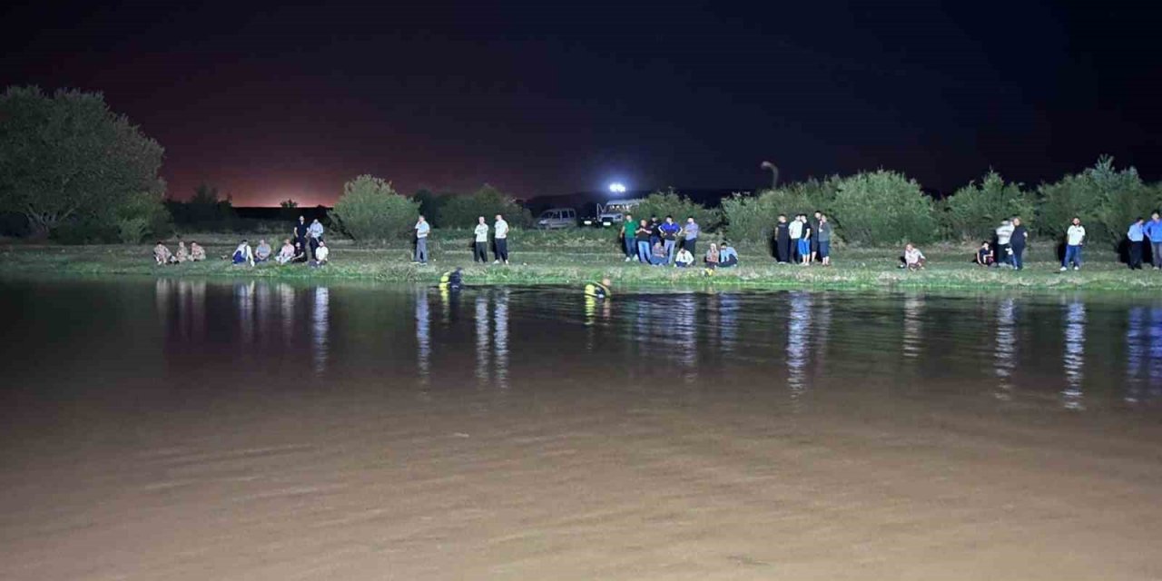 Dicle Nehri Kenarında Elbise Ve Ayakkabı Bulundu, Dalgıç Ekipler Harekete Geçti