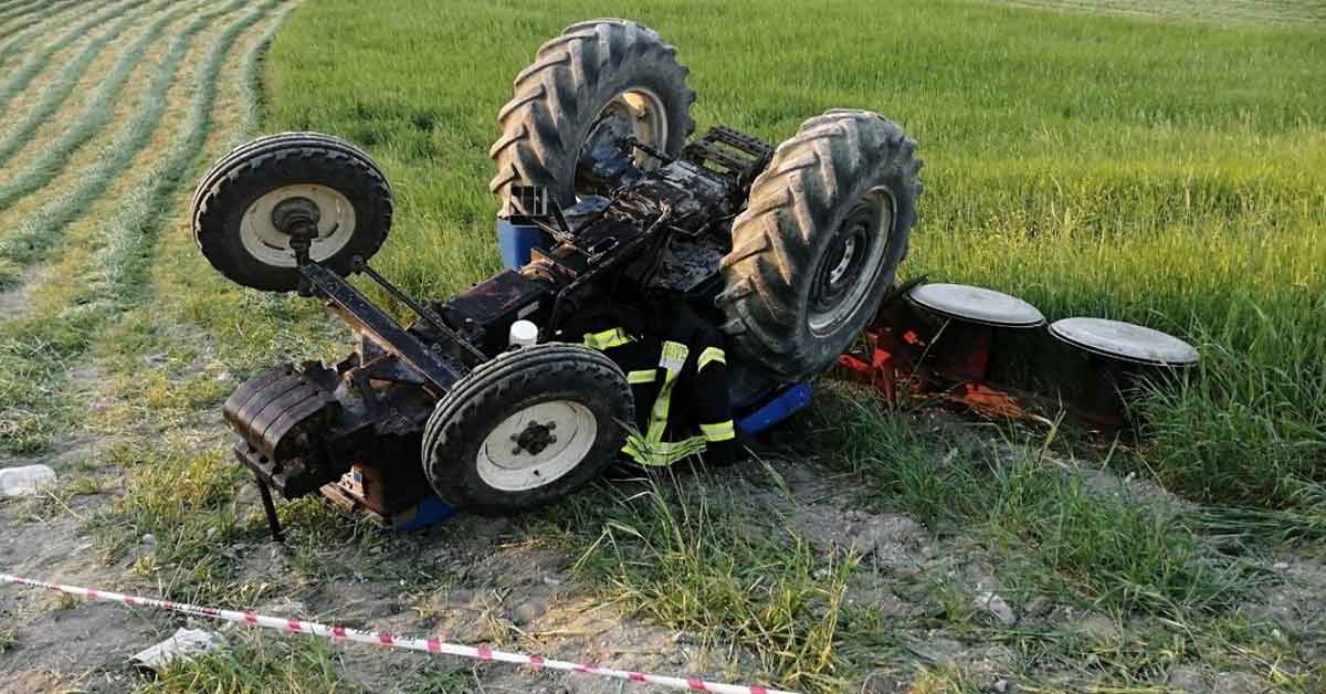 Traktör Devrildi , 14 Yaşındaki Genç Öldü, 1 Kişi de  Yaralandı