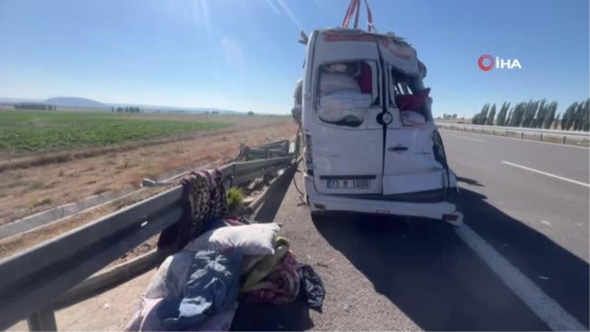 Şırnak'tan Düzce'ye Tarım İşçilerini Taşıyan Minibüs Kaza Yaptı 24 Yaralı