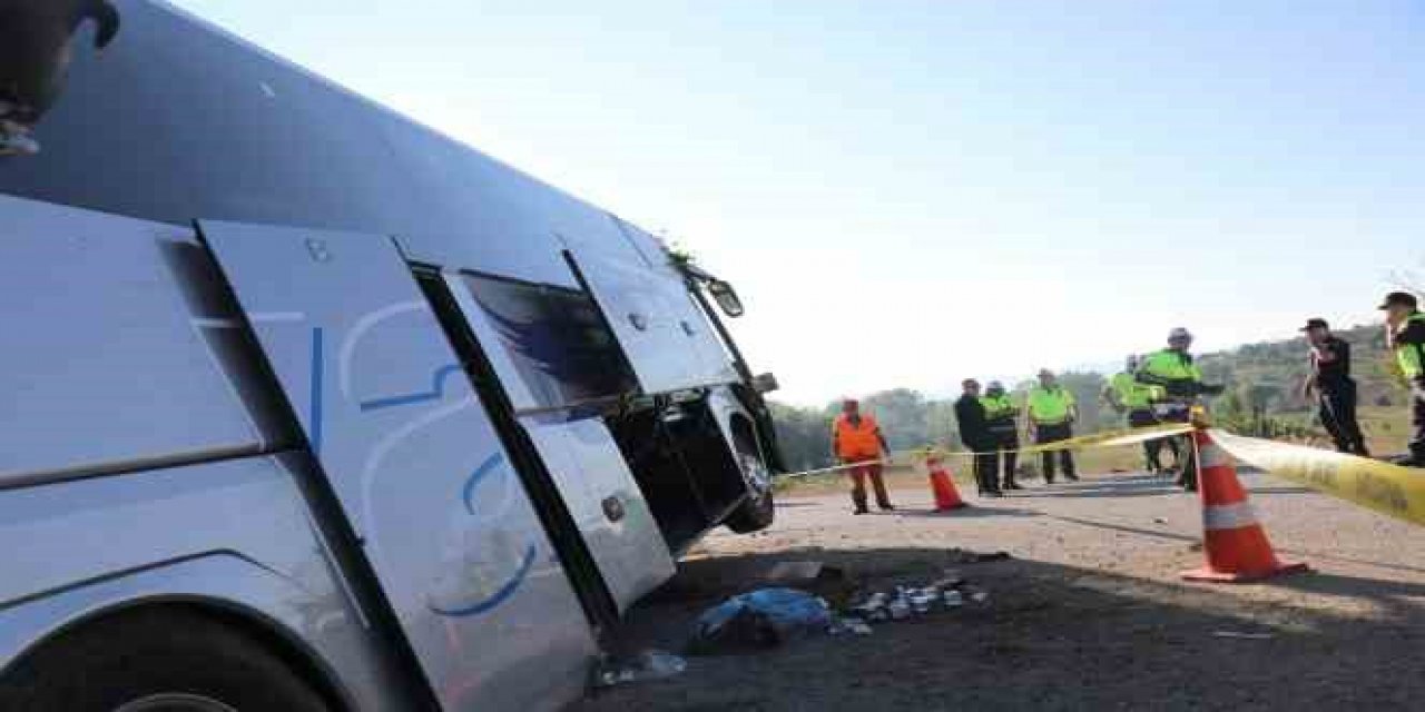 Yolcu Otobüsü Kaza Yaptı 2'si Ağır 14 Yaralı