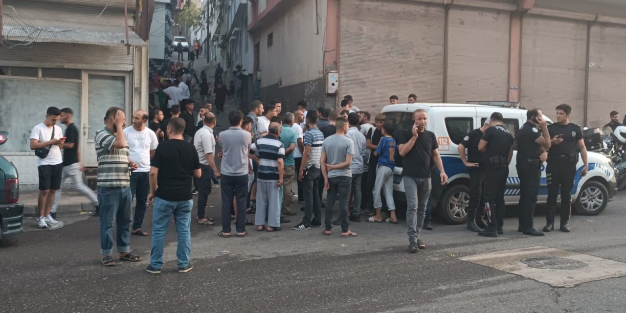 Mahalleli İle Uyuşturucu Satıcıları Arasında Kavga: 1 Ölü, 4 Yaralı