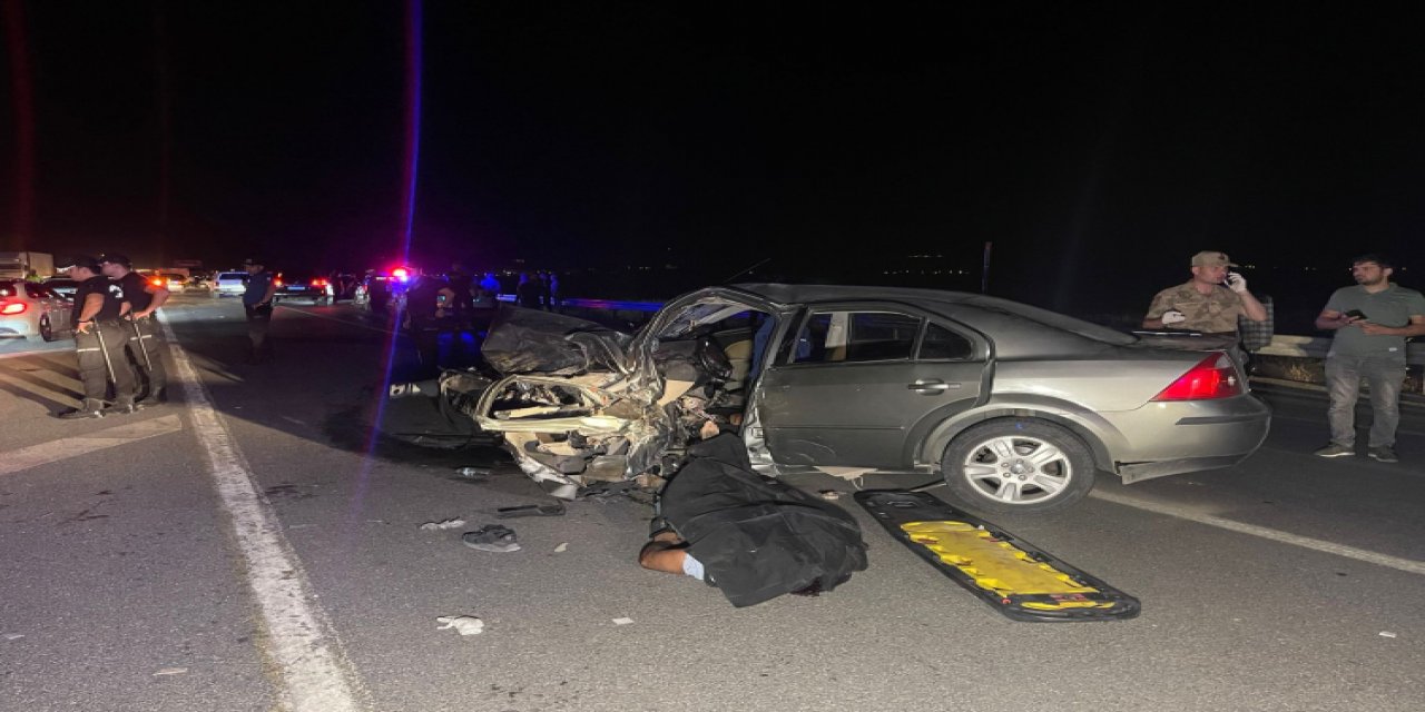 Zincirleme trafik kazasında 3 kişi öldü, 8 kişi yaralandı