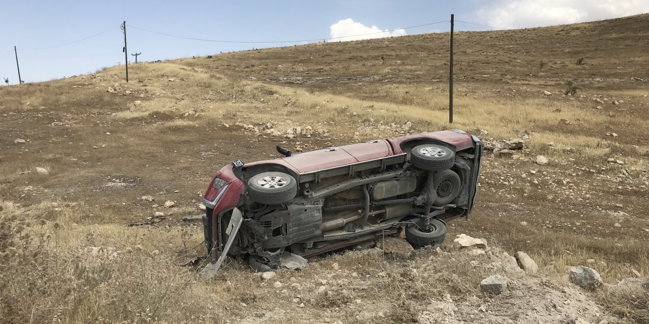 TPAO'ya ait kamyonet şarampole devrildi: 2 yaralı