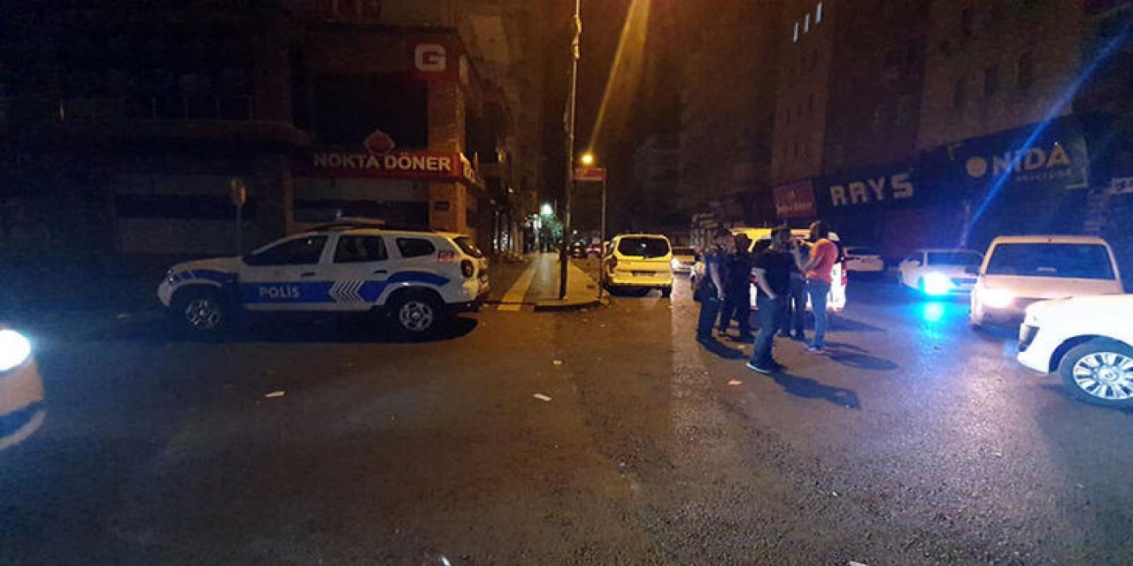 Diyarbakır'da Evde Tartışma Çıktı! Bir Kişi Palayla Saldırdı: 1 Ölü, 1 Yaralı
