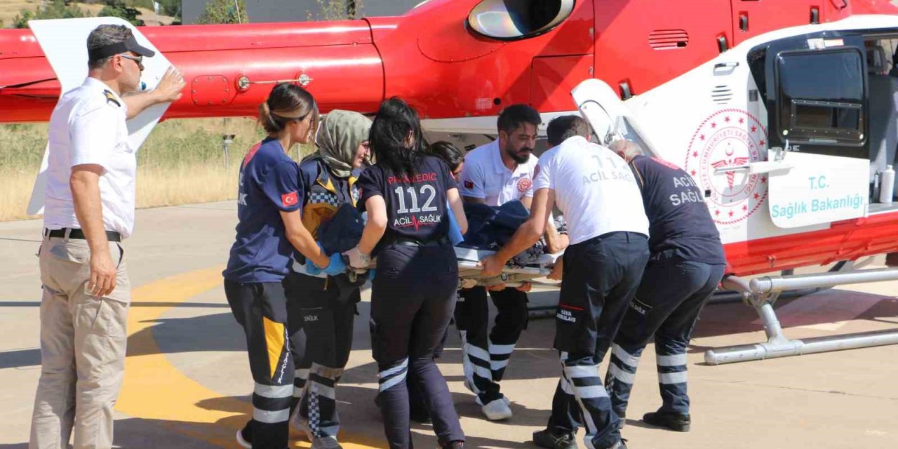 Ambulans Helikopter, Kalp Krizi Geçiren 93 Yaşındaki Hasta İçin Havalandı