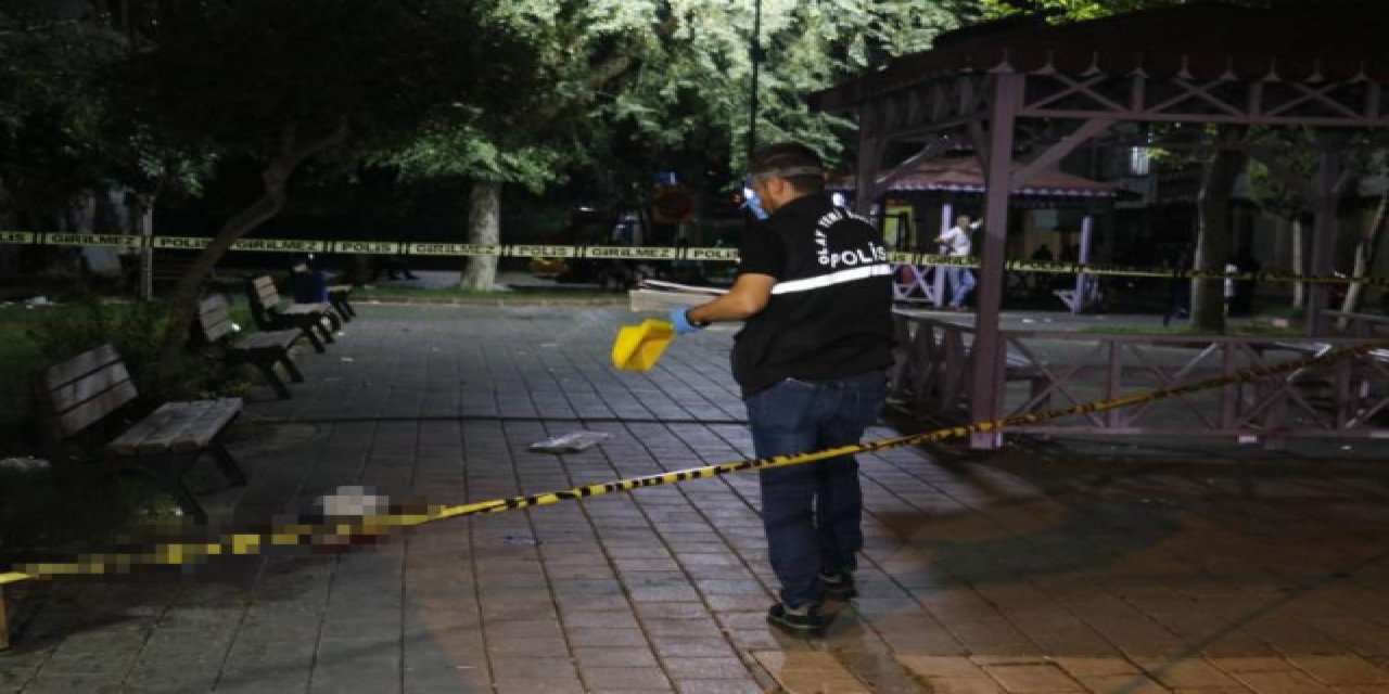 Adana'da Parkta Oturan Kişilere Silahlı Saldırı: 2'si Ağır 4 Kişi Yaralandı