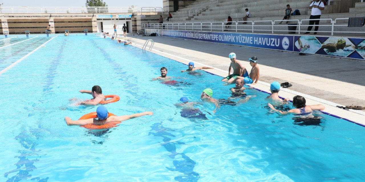 Diyarbakır'da Otizmli Bireyler İçin Yüzme Dersi Başladı