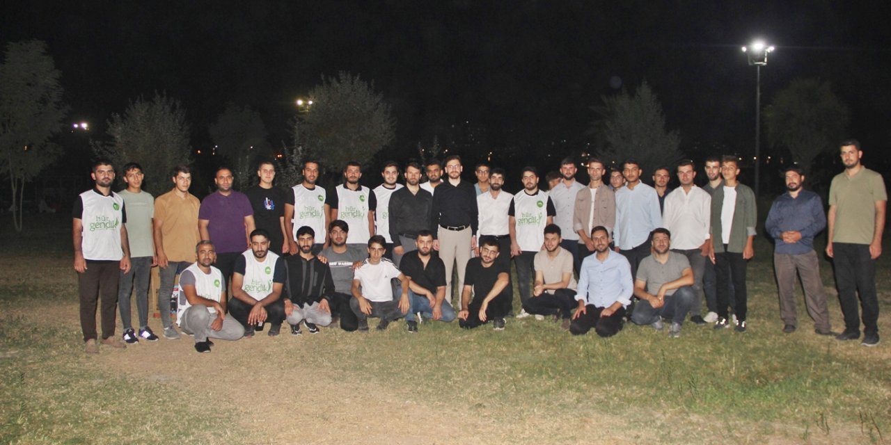 HÜDA PAR Gençlik Kolları Genel Başkanı Er, Cizre'de gençlerle buluştu