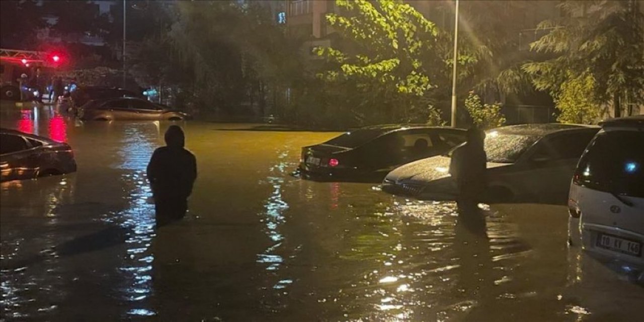 İstanbul sele teslim oldu! 2 kişi hayatını kaybetti!