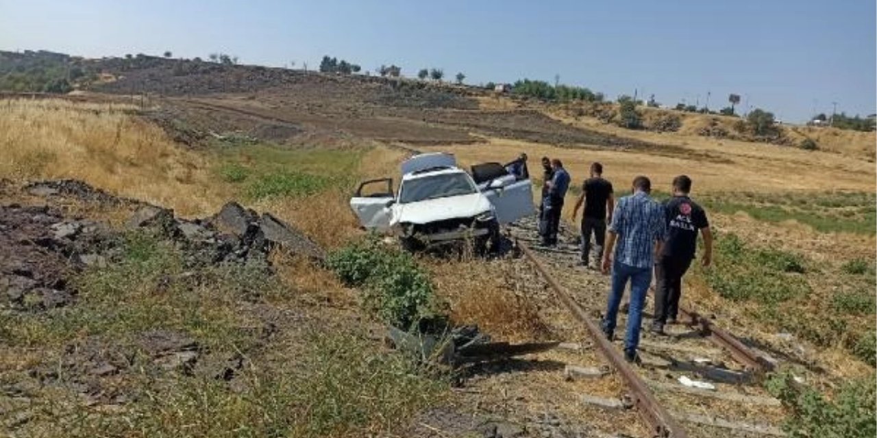 Diyarbakır'da Otomobil Kaza Yaptı; 5 Kişi Yaralandı