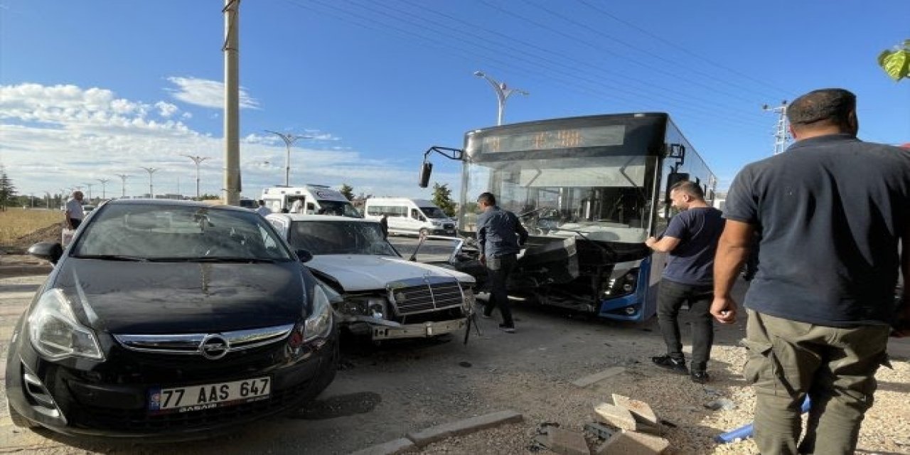 Zincirleme trafik kazasında 5 kişi yaralandı