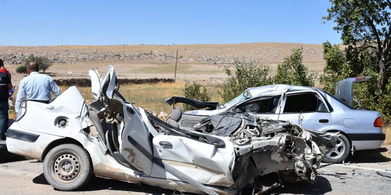 3 Aracın Karıştığı Kazada 3 Kişi Öldü, 2 Kişi Yaralandı