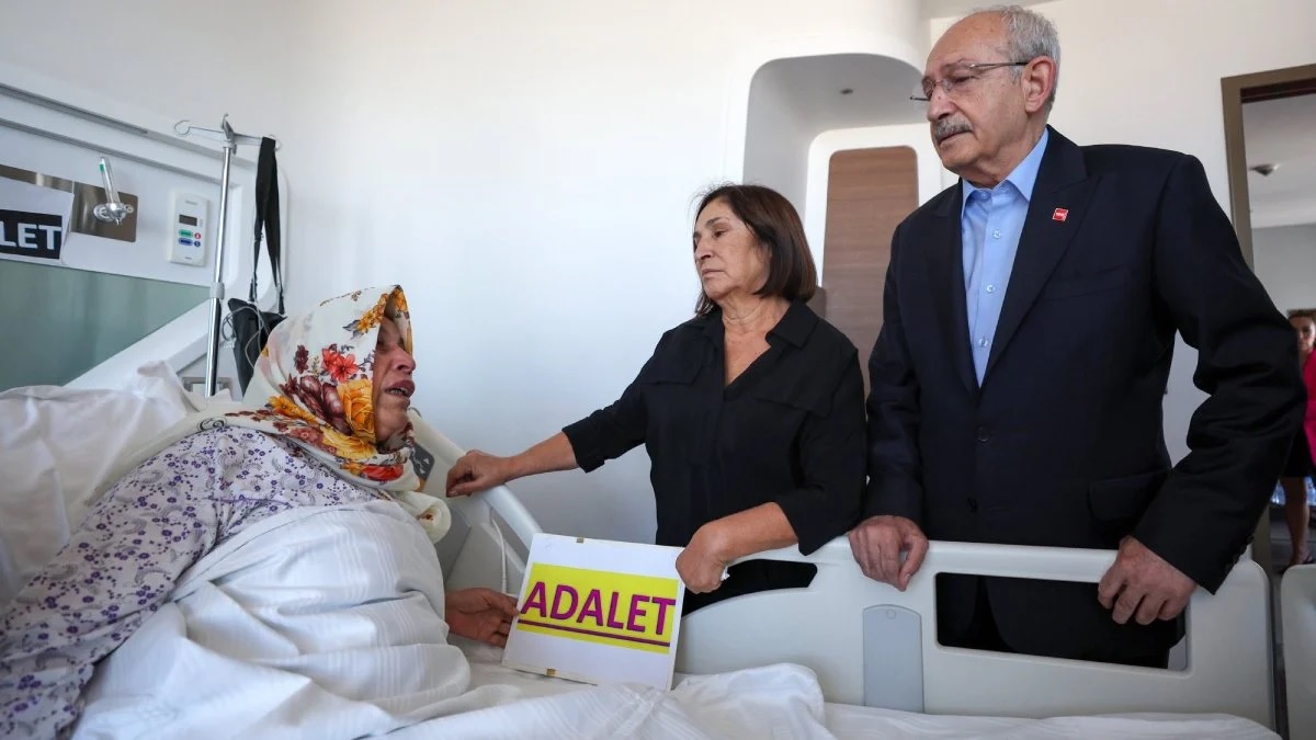 Kılıçdaroğlu ve Eşi, Emine Şenyaşar'ı Hastanede Ziyaret Etti!