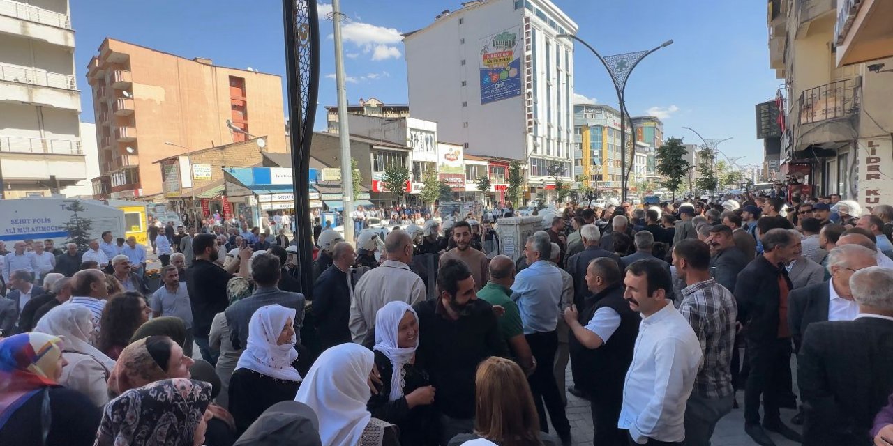 Hakkari'de protesto yürüyüşünde olaylar çıktı