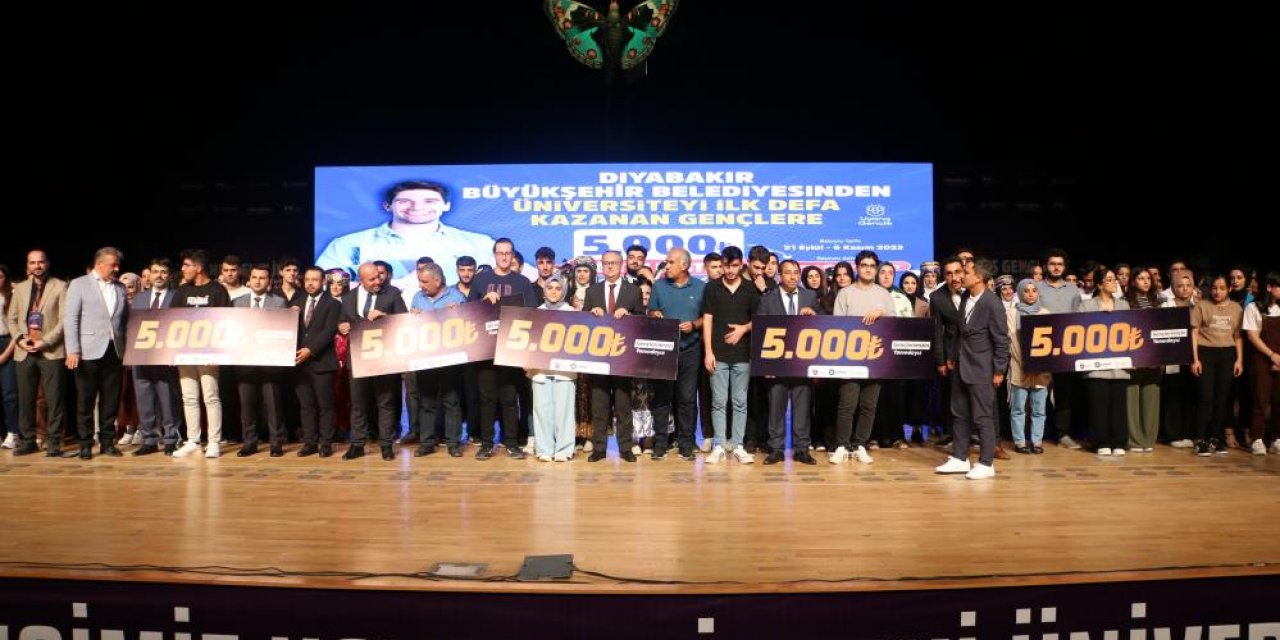 Belediyeden İlk Defa Üniversite Kazananlara 5 Bin Lira Burs Desteği