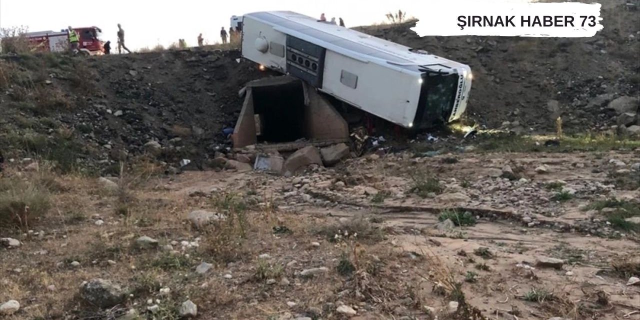 Yolcu Otobüsü Şarampole Devrildi Ölü ve Çok Sayıda Yaralı Var!