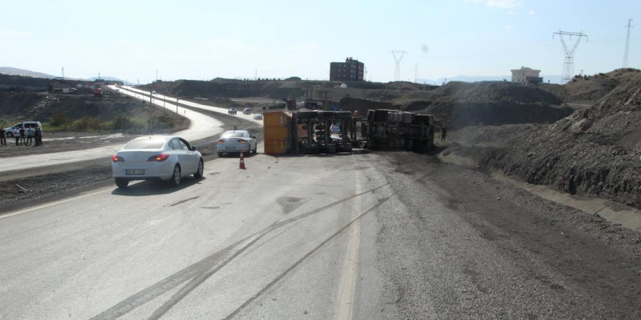 Şırnak'ta kamyon kaza yaptı! 3 kişi yaralandı
