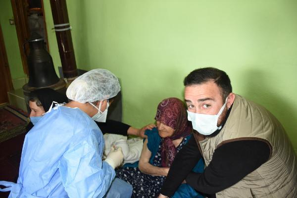 Beytüşşebap’ta 127 Yaşındaki Kadına Koronavirüs Aşısı Yapıldı