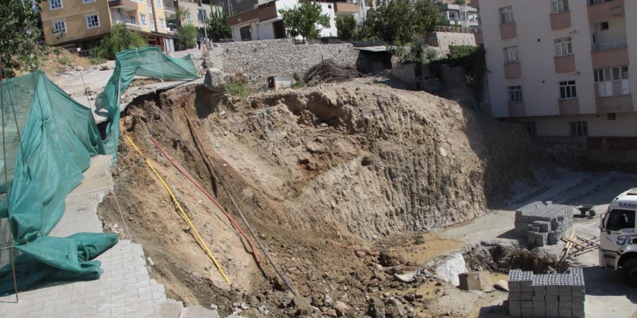 Şırnak'ta Toprak Kayması Sonucu Doğalgaz Borusu Patladı! Bina Boşaltıldı