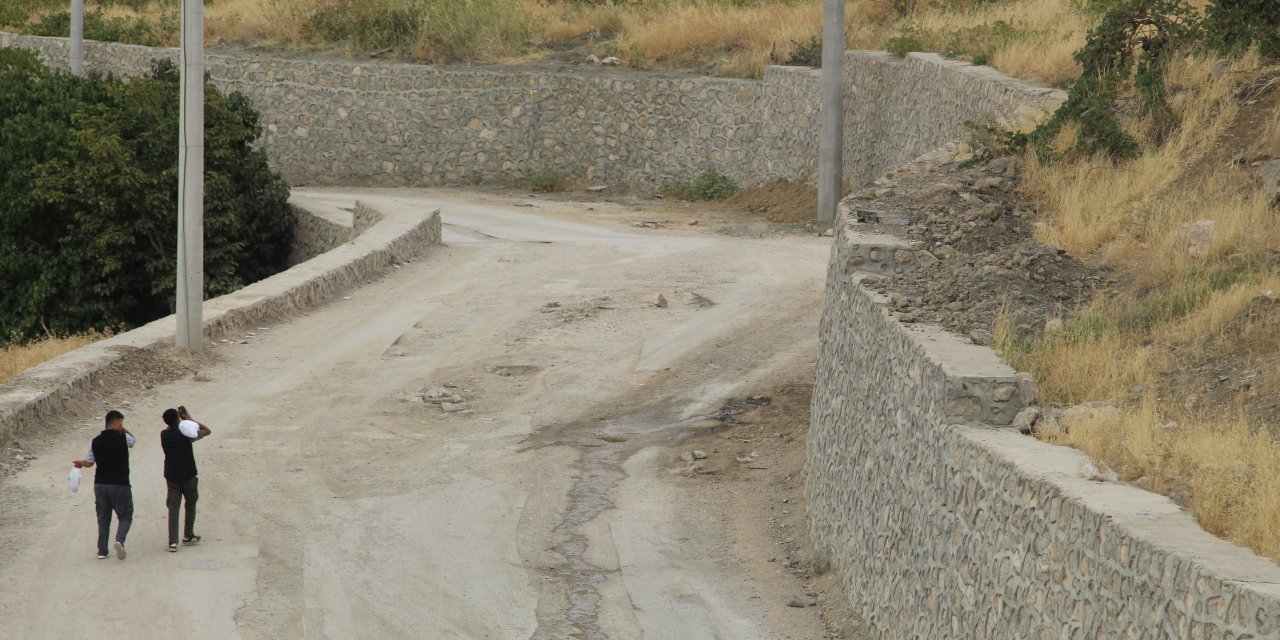 Şırnak'ta doğalgaz hattını çeken şirket arkasında enkaz bırakarak gidiyor