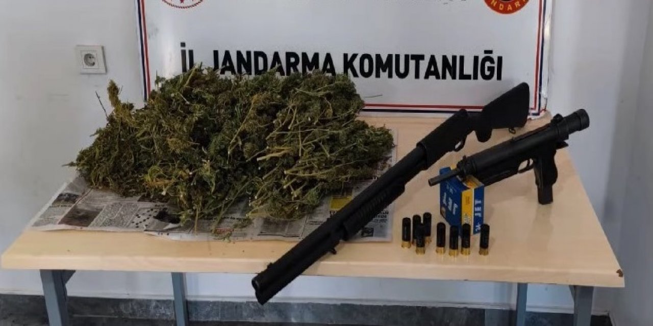 Büyük Operasyon! 4 Kilo Esrar, Otomatik  ve Uzun Namlulu Silahlar Yakalandı