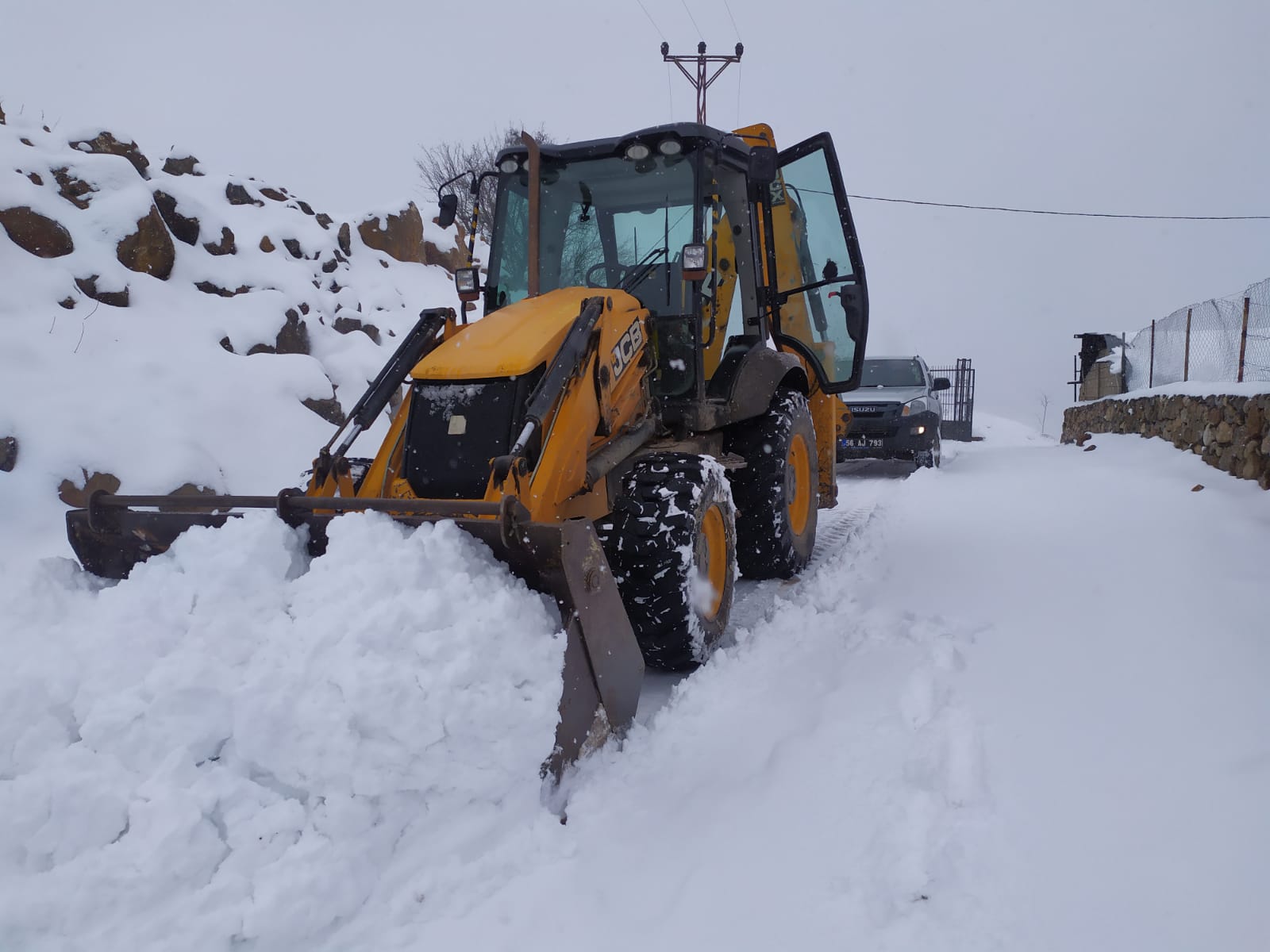 Siirt, Bingöl, Şırnak ve Batman'da kar yağışı nedeniyle 228 yerleşim yerine ulaşım sağlanamıyor