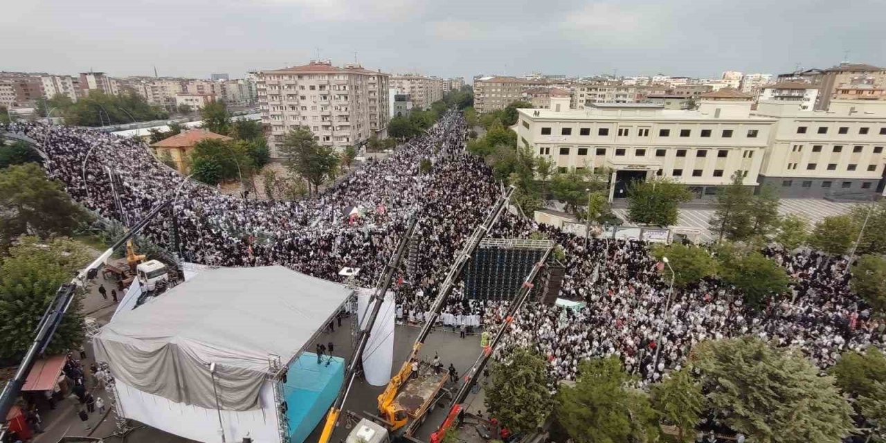 Binlerce Kişi Filistin'e Destek İçin Meydanlara İndi