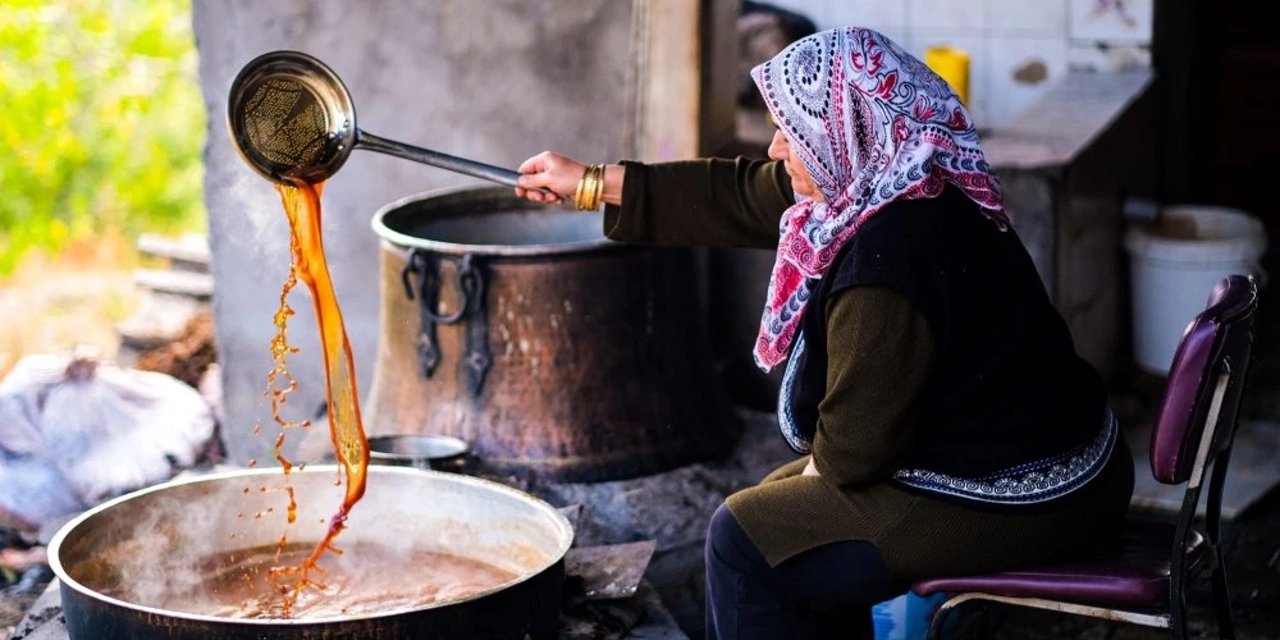 Şırnak’ta Üretiliyor! Her Derde Deva Pekmez’in Sağlık Üzerindeki Mucizevi Etkileri