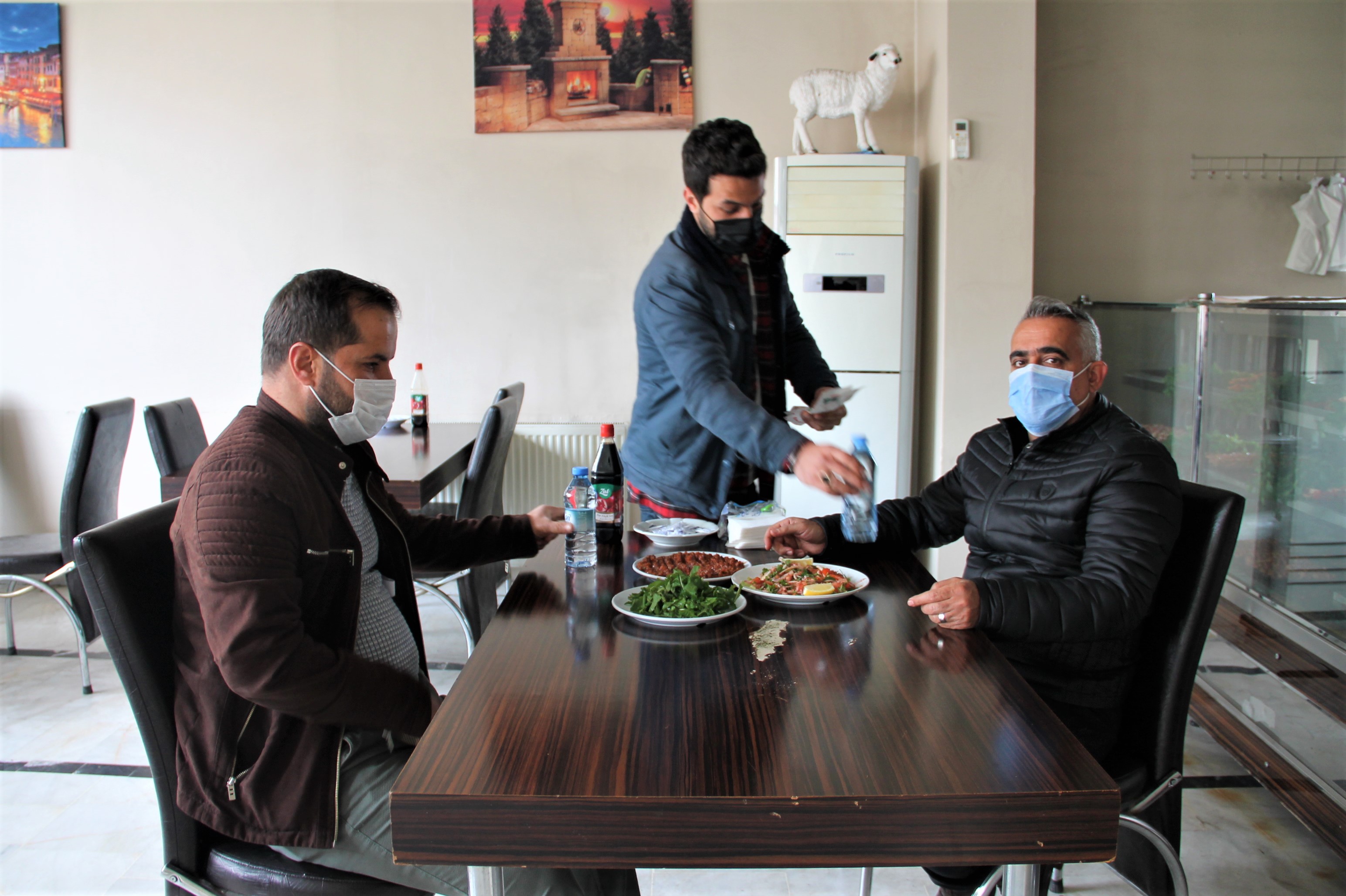 En Az Vakalı Şırnak'ta Kafe Ve Restoranlarda Yoğunluk