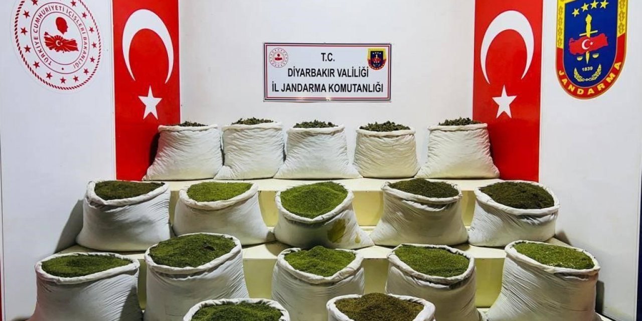 Diyarbakır’da 1 Ton 354 Kilo Esrar, 122 Bin Uyuşturucu Bitkisi Ele Geçirildi