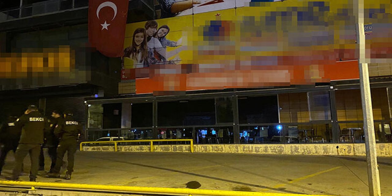 Diyarbakır'da Starbucks'a Taş Ve Sopa İle Saldırı Düzenlendi