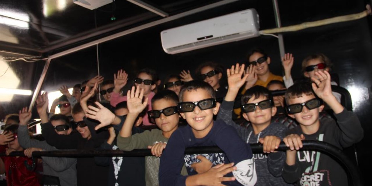 Şırnak Cizre'de öğrenciler ilk defa 3D sinema ile tanıştı!