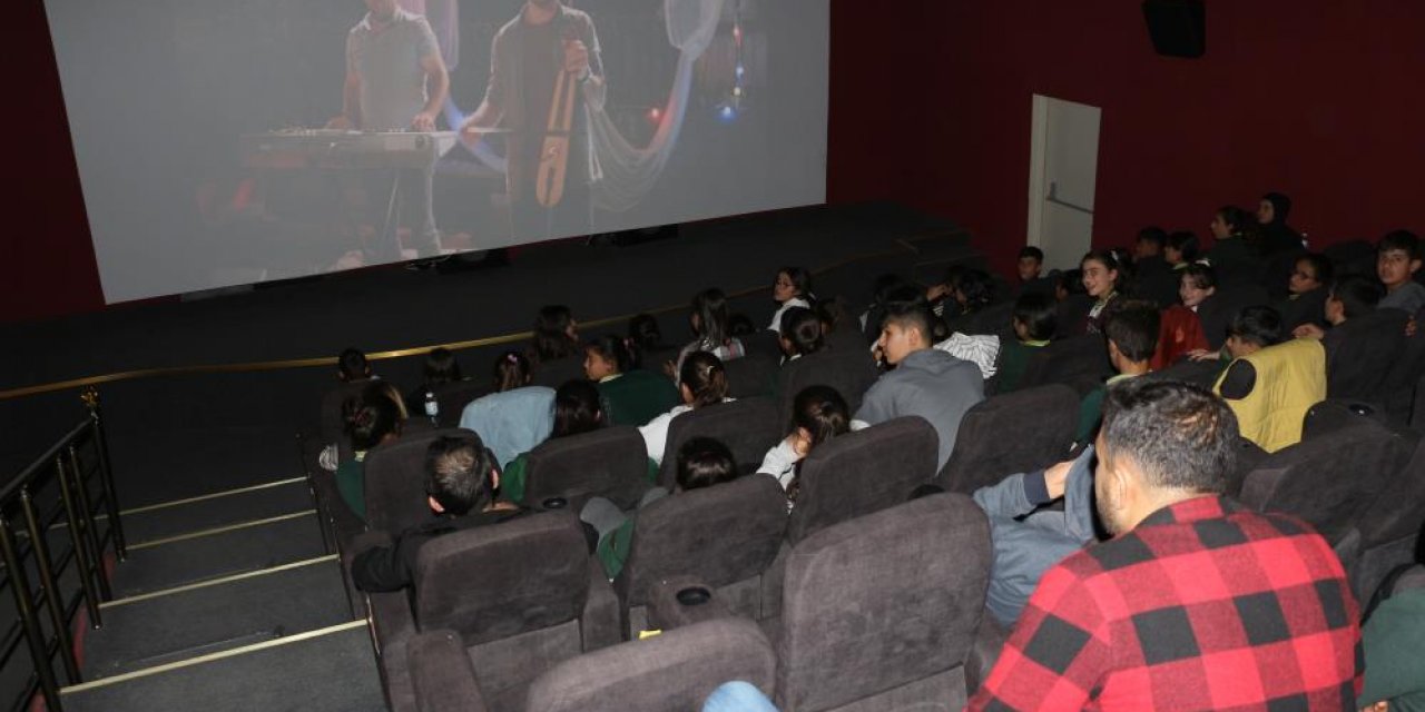 Şırnak'ta sosyal bir proje: 5 bin öğrenci sinema ile buluşuyor