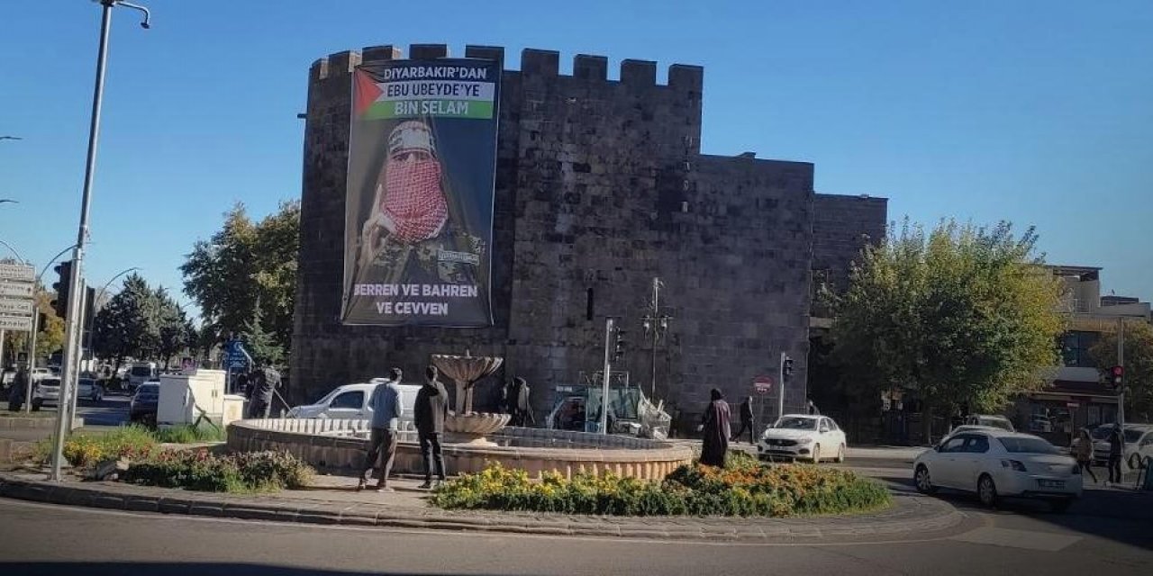 Diyarbakır'ın tarihi surlarına Ebu Ubeyde'nin posteri asıldı!