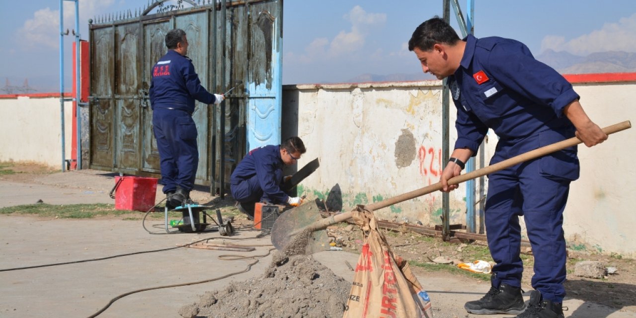 Milli Savunma Bakanlığından Şırnak ve Hakkari'deki okulların bakım onarımına destek