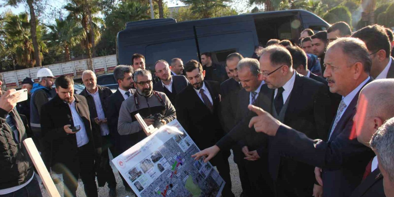 Bakan Özhaseki, Adıyaman’da Yerinde Dönüşüm Alanını İnceledi