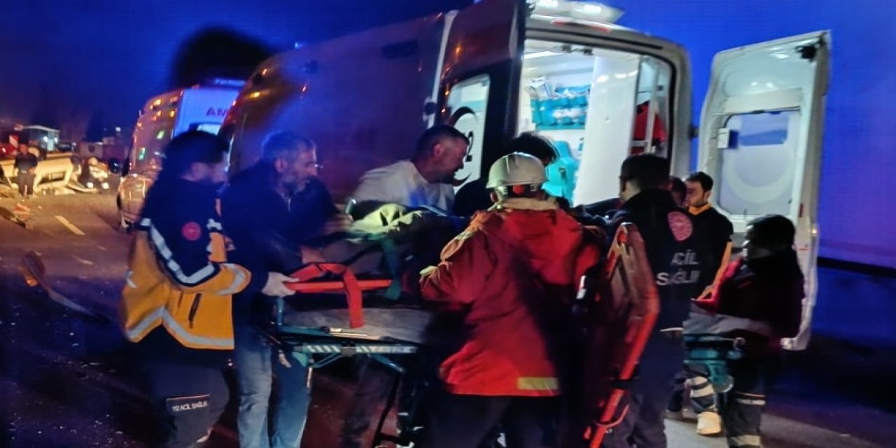 Mardin'de otomobil devrildi: 3'ü çocuk 8 kişi yaralandı