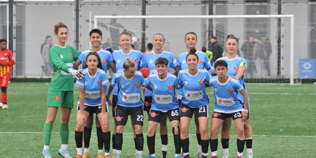 Şırnak Belediyesi Kadın Futbol Takımı Mağlubiyetle Döndü