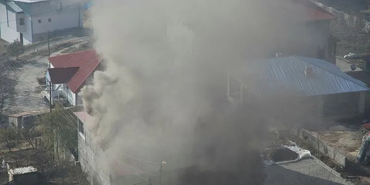 Hakkari'de Öğrenci Yurdunda Korkutan Yangın 12 Öğretmen ve Öğrenci Hastaneye Kaldırıldı