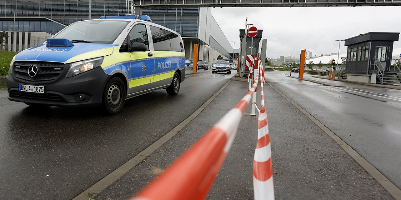 Almanya'da Mercedes Fabrikasında Silahlı Saldırı: Ölenlerin Türk Olduğu Söyleniyor
