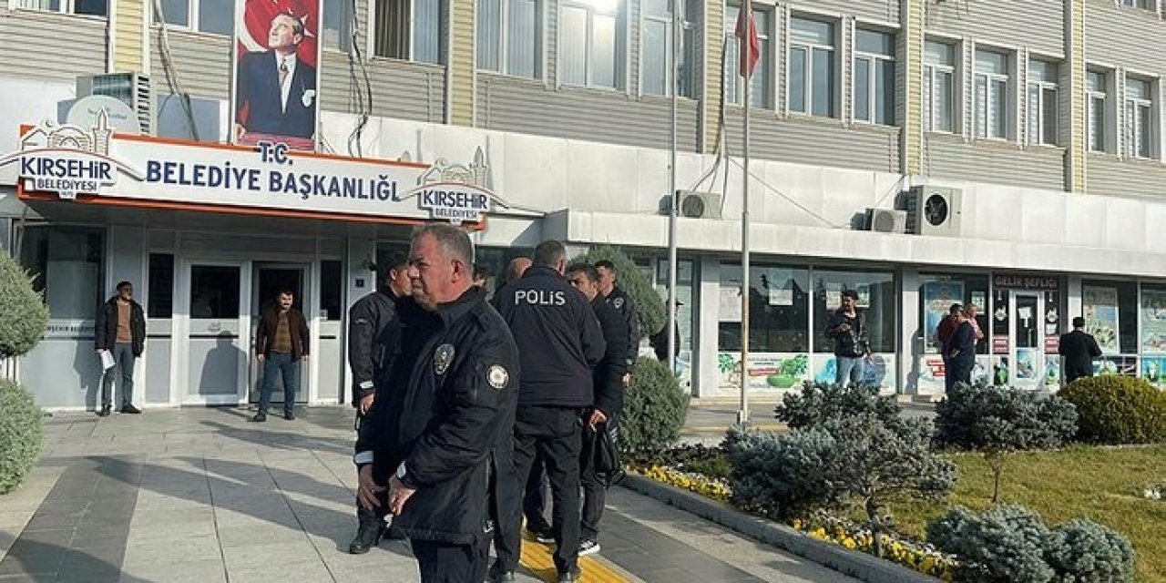 Zimmetlerine para geçiren 3 belediye çalışanı tutuklandı