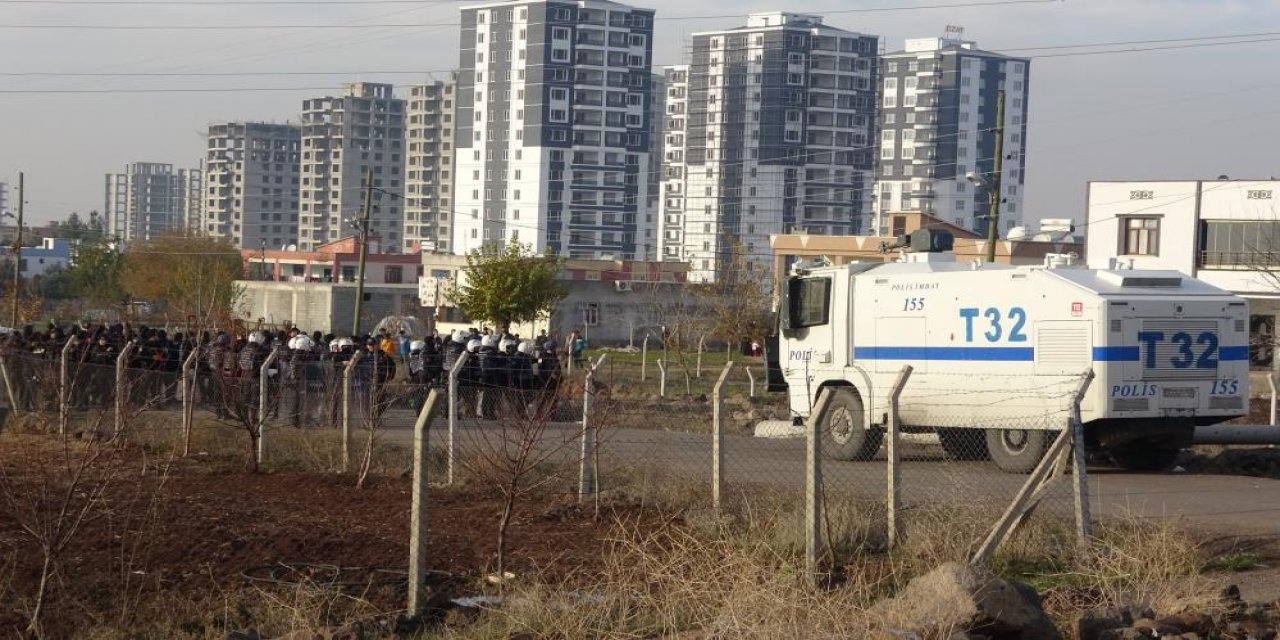 Kaleşnikoflu, taşlı sopalı kavgada 9 kişi yaralandı