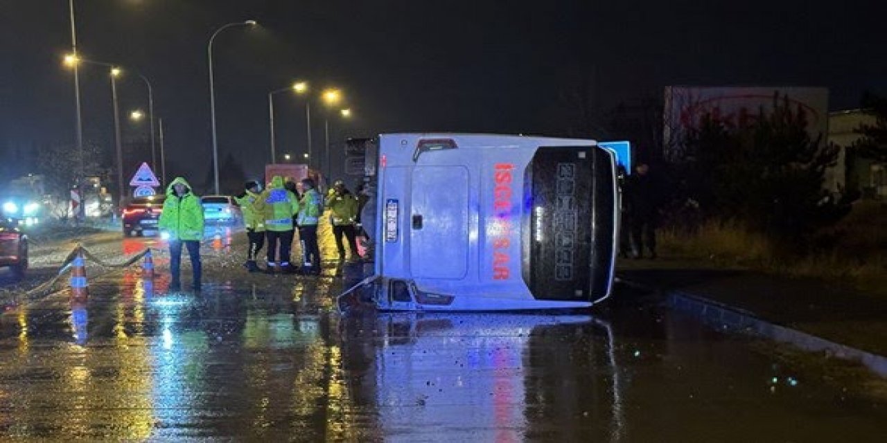 Yolcu otobüsü devrildi: 25 kişi yaralandı