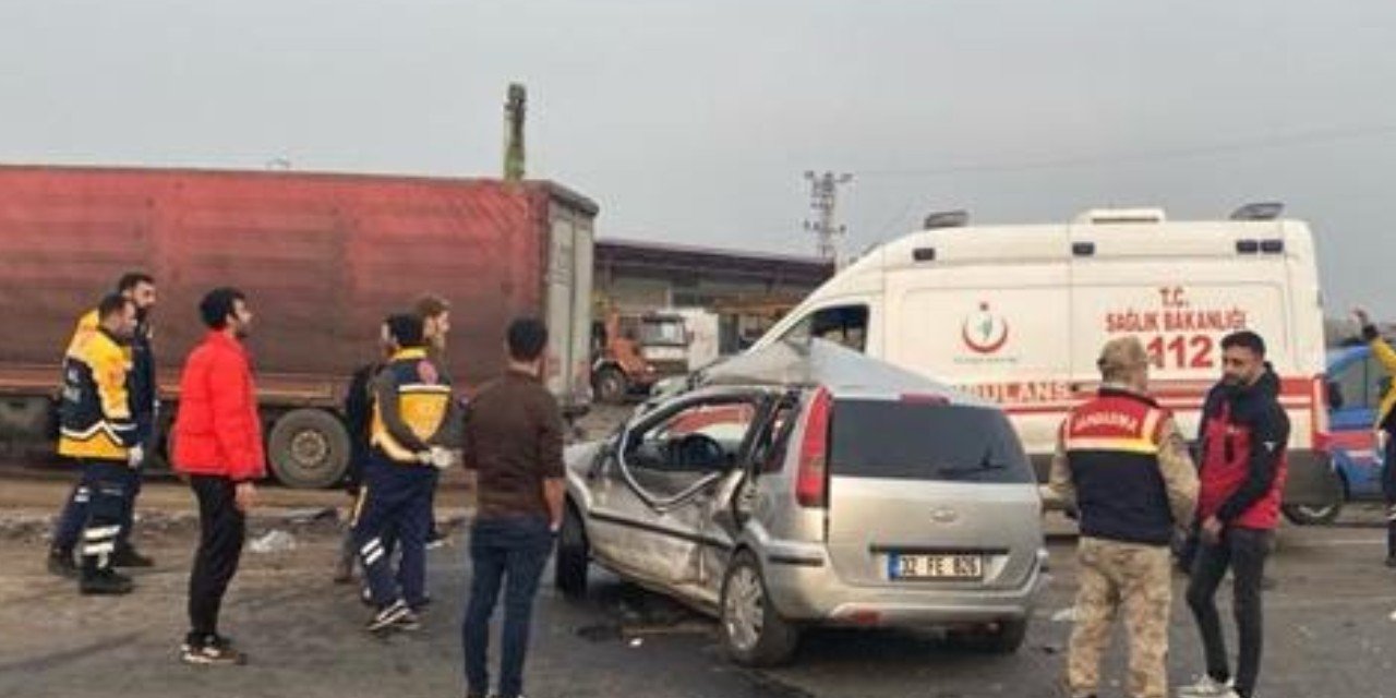 Diyarbakır’da, Şırnak plakalı tır ve otomobil kaza yaptı:  1'i ağır, 6 kişi yaralandı