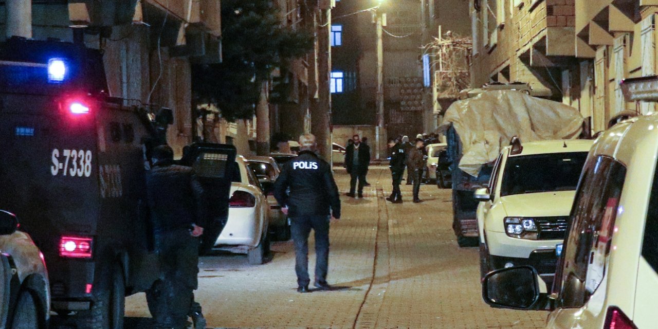 Diyarbakır'da aileler arasında çıkan kavgada 2 kişi yaralandı