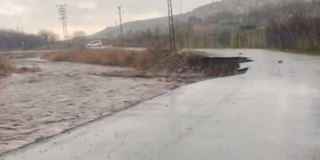 Şırnak’ta etkili olan yağışlar nedeniyle dereler taştı, yol çöktü