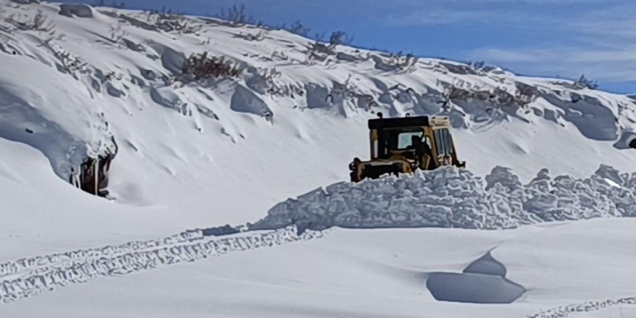 Şırnak ve Bingöl'de Kar Nedeniyle 15 Yerleşim Yerine Ulaşım Sağlanamıyor