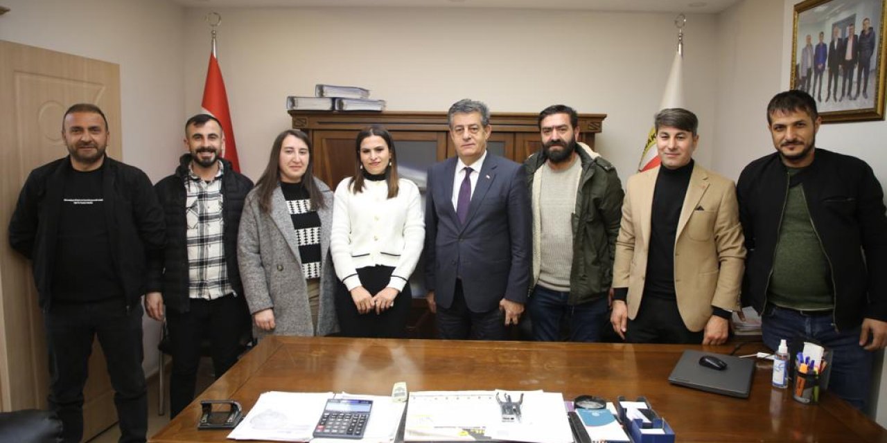 Şırnak Belediye Başkanı Mehmet YARKA, Yerel Gazetecileri Ziyaret Ederek Günlerini Kutladı